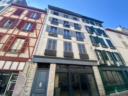 Appartement à louer 718 € 3 pièces 2 chambres 65 m² 4ème étage Petit Bayonne Bayonne 64100