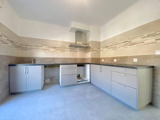 Appartement à louer 870 € 3 pièces 2 chambres 92,4 m² 1 étages Sud Toulouges 66350