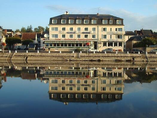 Hôtel à vendre Fonds de commerce 834 500 € 37 pièces 1 029 m² d'espace de restauration Montrichard Val de Cher 41400