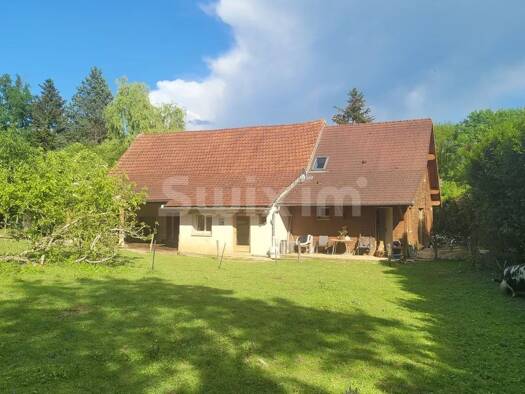 Maison à vendre 235 000 € 6 pièces 1 chambre 209 m² 9 500 m² de terrain Préfecture Lons-le-Saunier 39000