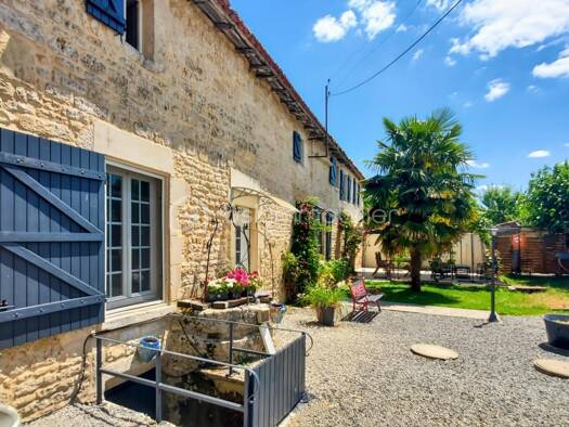 Maison à vendre 173 000 € 6 pièces 5 chambres 199 m² 2 200 m² de terrain Alloinay 79110