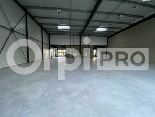 Local d'activités à vendre 2 795 350 € 1 511 m² d'espace de stockage Villebon-sur-Yvette 91140