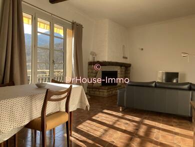 Appartement à vendre 137 800 € 5 pièces 3 chambres 120 m² Dernier étage, Étage 2/2 Castellane 04120
