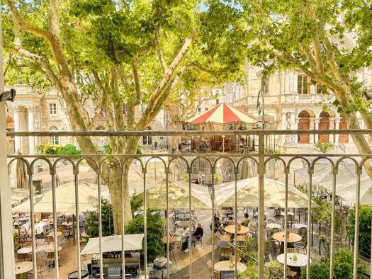 Local d'activités à vendre 430 000 € 194 m² d'espace de stockage Avignon 84000