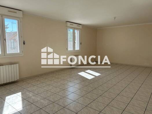 Appartement à louer 778 € 4 pièces 3 chambres 119,1 m² 1er étage Centre Ville Montargis 45200