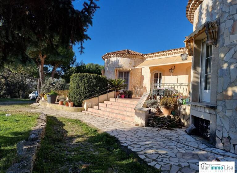 Maison à vendre 599 000 € 4 pièces 3<br/>chambres 134 m²<br/>superficie 3 417 m²<br/>terrain Vernègues 13116