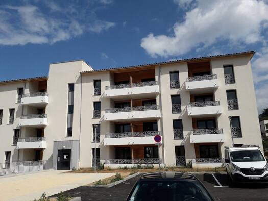 Appartement à louer 586 € 3 pièces 2 chambres 72 m² RDC Saint-Vallier 26240