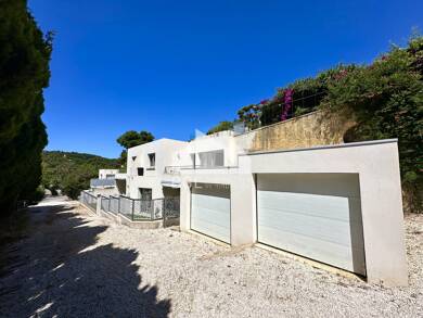 Maison à vendre 1 260 000 € 8 pièces 4 chambres 180 m² 599 m² de terrain Le Lavandou 83980