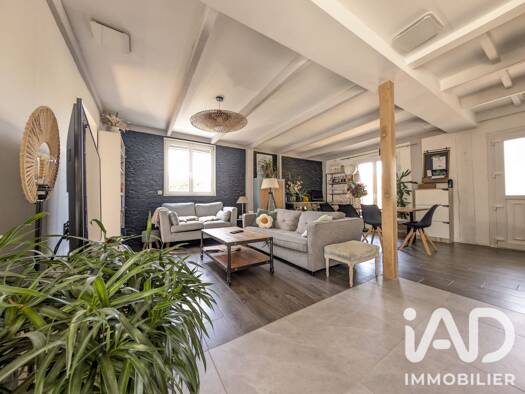 Maison de plain-pied à vendre 515 000 € 7 pièces 5 chambres 145 m² 662 m² de terrain Hourcade-Geneste-Le Bourg-Courrejean Villenave-d'Ornon 33140