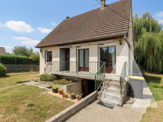 Maison de plain-pied à vendre 177 000 € 3 pièces 2 chambres 67 m² 640 m² de terrain Clermont 60600