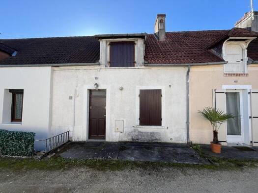 Maison à vendre 60 480 € 2 pièces 1 chambre 45 m² 277 m² de terrain Mehun-sur-Yèvre 18500
