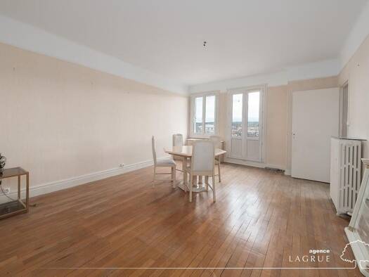 Appartement à vendre 128 400 € 3 pièces 2 chambres 72,3 m² Étage 5/5 Les Bains-République Vichy 03200