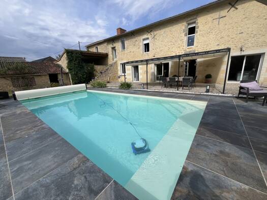 Maison à vendre 336 000 € 8 pièces 5 chambres 208 m² 2 545 m² de terrain Saint-Varent 79330