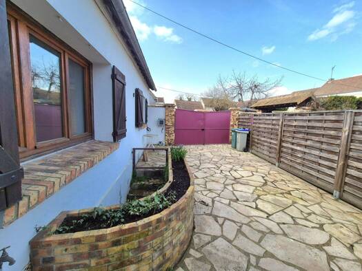 Maison de plain-pied à vendre 185 000 € 3 pièces 2 chambres 66 m² 144 m² de terrain Rosny-sur-Seine 78710