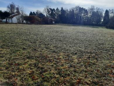 Terrain constructible à vendre 79 000 € 710 m² de terrain Saint-Genès-Champanelle 63122
