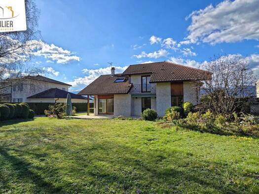 Maison à louer 4 950 € 6 pièces 4 chambres 148 m² 1 200 m² de terrain Prévessin-Moëns 01280