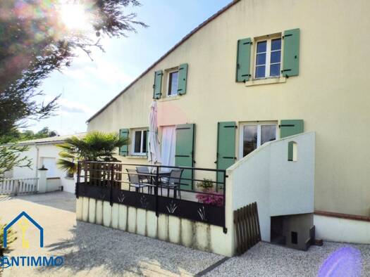 Maison à vendre 252 000 € 5 pièces 4 chambres 139 m² 1 841 m² de terrain Chantonnay 85110