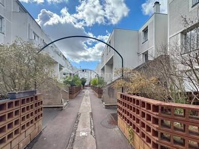 Appartement à vendre 175 000 € 5 pièces 3 chambres 84,8 m² Dernier étage, Étage 2/2 Epinettes Ouest Évry-Courcouronnes 91000