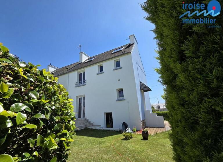 Maison à vendre 264 200 € 5 pièces 3<br/>chambres 108 m²<br/>superficie 345 m²<br/>terrain Centre Brest 29200