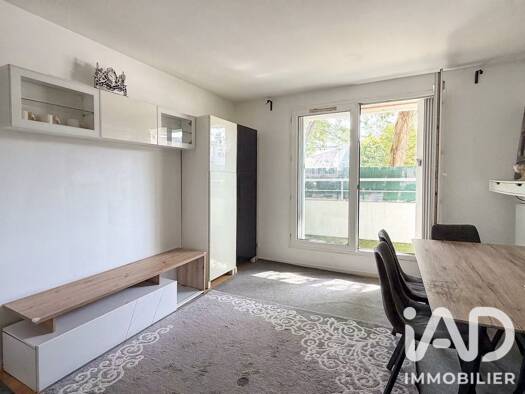 Appartement à vendre 239 000 € 3 pièces 2 chambres 59 m² RDC/4 Varenne-Centre-Rive Charmante Noisy-le-Grand 93160