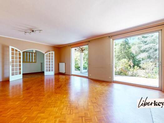 Maison à vendre 495 000 € 7 pièces 6 chambres 217 m² 2 856 m² de terrain Saint-Georges-de-Luzençon 12100