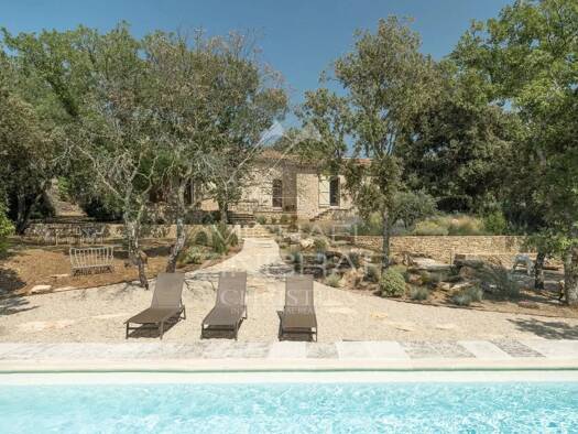 Maison à vendre 1 390 000 € 5 pièces 3 chambres 128 m² 2 262 m² de terrain Gordes 84220