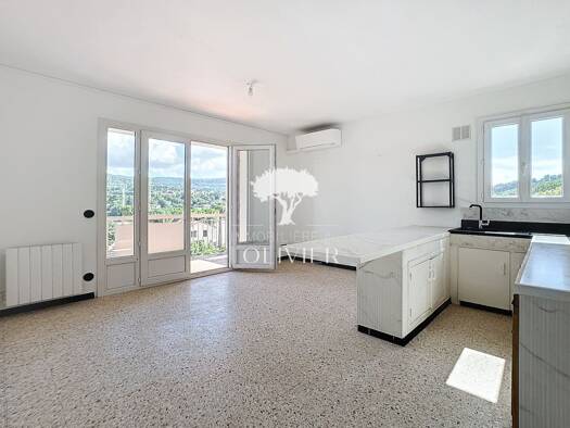 Appartement à louer 638 € 2 pièces 1 chambre 38,2 m² Étage 3/3 Apt 84400