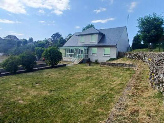 Maison de ville à vendre 190 000 € 6 pièces 4 chambres 112,57 m² 1 001 m² de terrain Les Ternes 15100