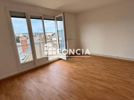 Appartement à vendre 84 500 € 3 pièces 2 chambres 61 m² Étage 5/5 Centre Ville-Isambard Évreux 27000