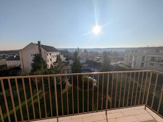 Appartement à vendre 168 000 € 4 pièces 3 chambres 63,6 m² Étage 3/4 Nord Les Clayes-sous-Bois 78340