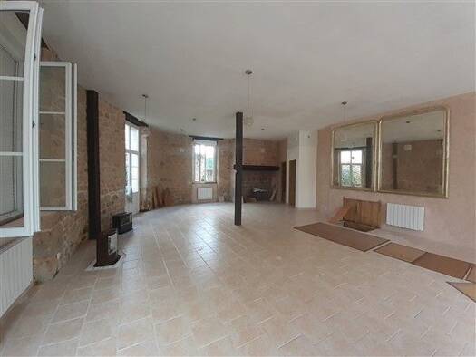 Boutique à vendre Fonds de commerce 520 € 85 m² de surface de vente Saint-Privat 19220