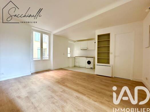 Appartement à louer 680 € 2 pièces 1 chambre 36 m² Étage 2/3 Centre Ville Le Beausset 83330