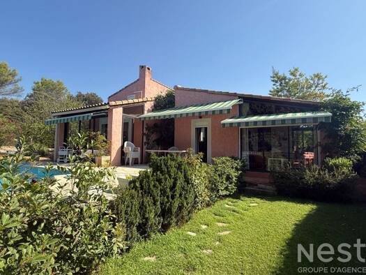 Maison de plain-pied à vendre 625 000 € 7 pièces 5 chambres 160 m² 2 000 m² de terrain Est Saint-Maximin-la-Sainte-Baume 83470
