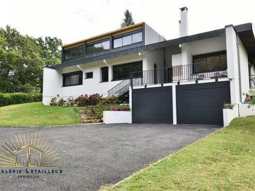 Villa à vendre 680 000 € 9 pièces 5 chambres 240 m² 6 980 m² de terrain Pompignac 33370