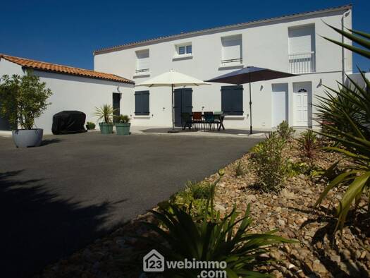 Maison à vendre 796 600 € 11 pièces 6 chambres 239 m² 640 m² de terrain Nieul-sur-Mer 17137