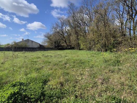 Terrain constructible à vendre 125 000 € 1 600 m² de terrain Saint-Médard-d'Aunis 17220