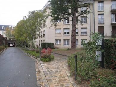 Appartement à louer 1 820 € 3 pièces 2 chambres 73 m² Étage 1/4 Versailles 78000