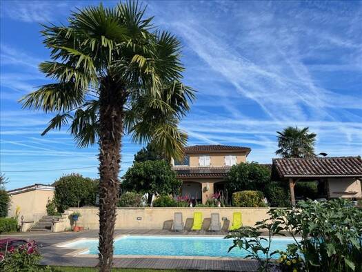 Maison de plain-pied à vendre 302 000 € 6 pièces 4 chambres 174 m² 1 300 m² de terrain Biars sur Cere 46130