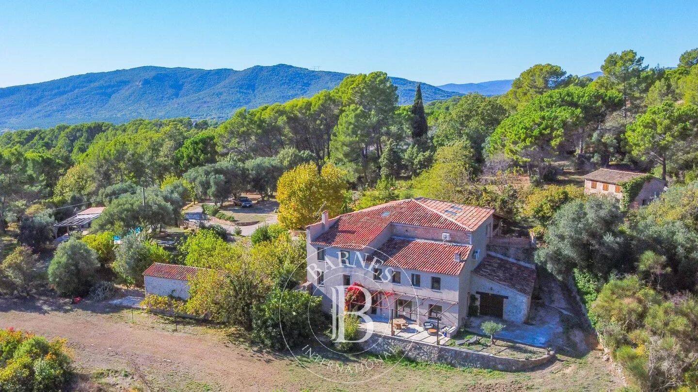 Maison à vendre, 500m², BAGNOLS EN FORET