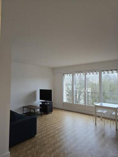 Appartement à louer 1 050 € 1 pièce 49 m² 4ème étage Houssières Châtenay-Malabry 92290