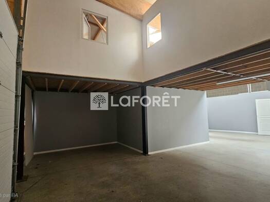 Local d'activités à vendre 180 000 € 195 m² d'espace de stockage Industries Caudebec-lès-Elbeuf 76320