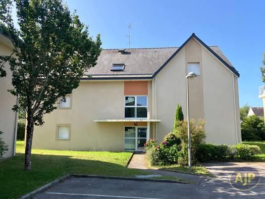 Appartement à vendre 112 760 € 2 pièces 1 chambre 46 m² Étage 1/2 Zone Urbaine Questembert 56230