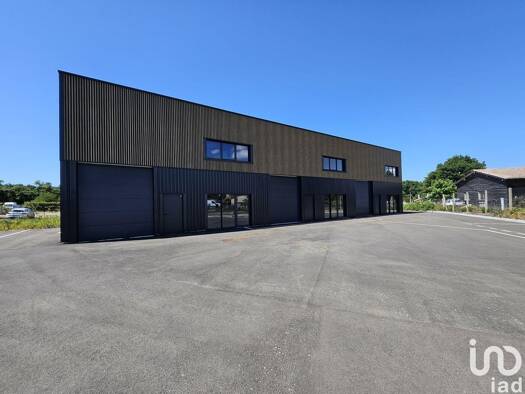 Local commercial à louer 1 200 € 161 m² de surface de vente Saint-Paul-en-Born 40200