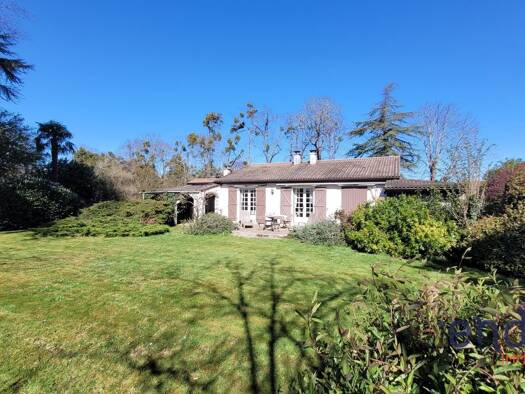 Maison en viager occupé 7 pièces 4 chambres 140 m² 3 130 m² de terrain Maubourguet 65700