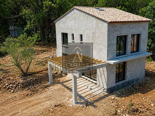 Maison à vendre 395 000 € 6 pièces 5 chambres 140 m² 1 500 m² de terrain Solliès-Toucas 83210