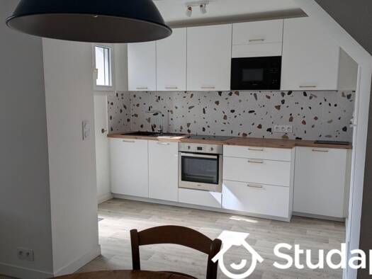 Appartement à louer 1 100 € 4 pièces 1 chambre 57 m² RDC Ouest Péri-Centre Ville Vannes 56000
