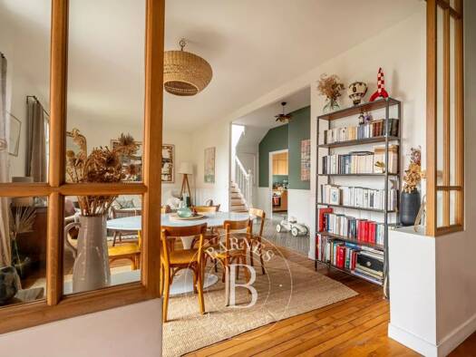 Maison à vendre 1 150 000 € 7 pièces 5 chambres 139 m² Agent Sarre-Centre-Les Vallées-La Garenne Colombes 92700