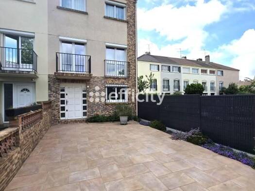 Maison de ville à vendre 263 000 € 4 pièces 3 chambres 85 m² 102 m² de terrain Malmedonne Maurepas 78310