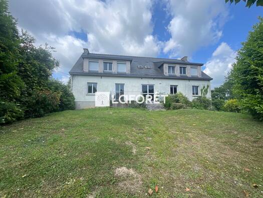 Immeuble à vendre 341 250 € 408 m² Peaule 56130