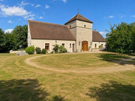 Maison à vendre 450 000 € 9 pièces 5 chambres 274 m² 5 526 m² de terrain Grimault 89310